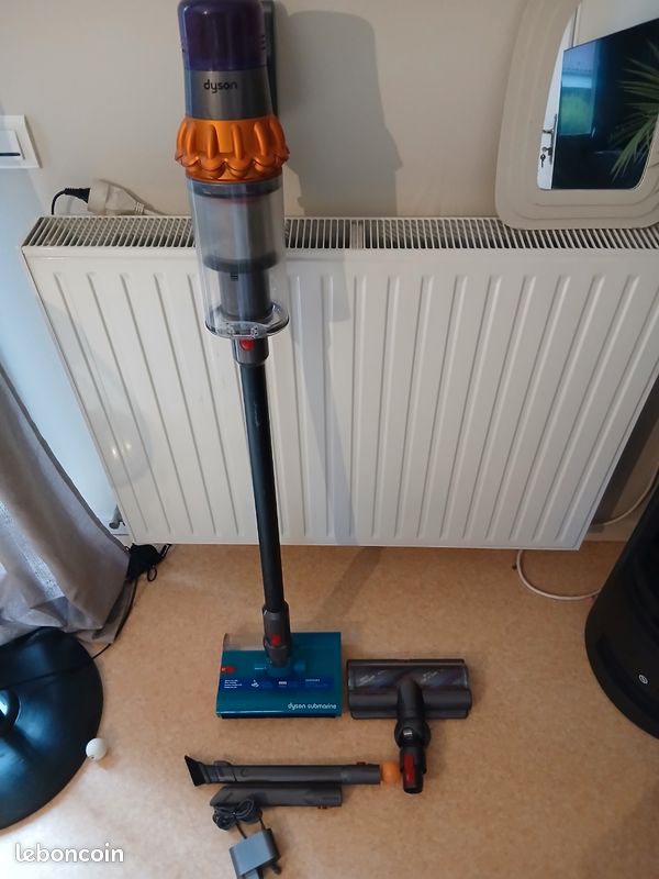 Dyson v15 detect absolute (image 1)