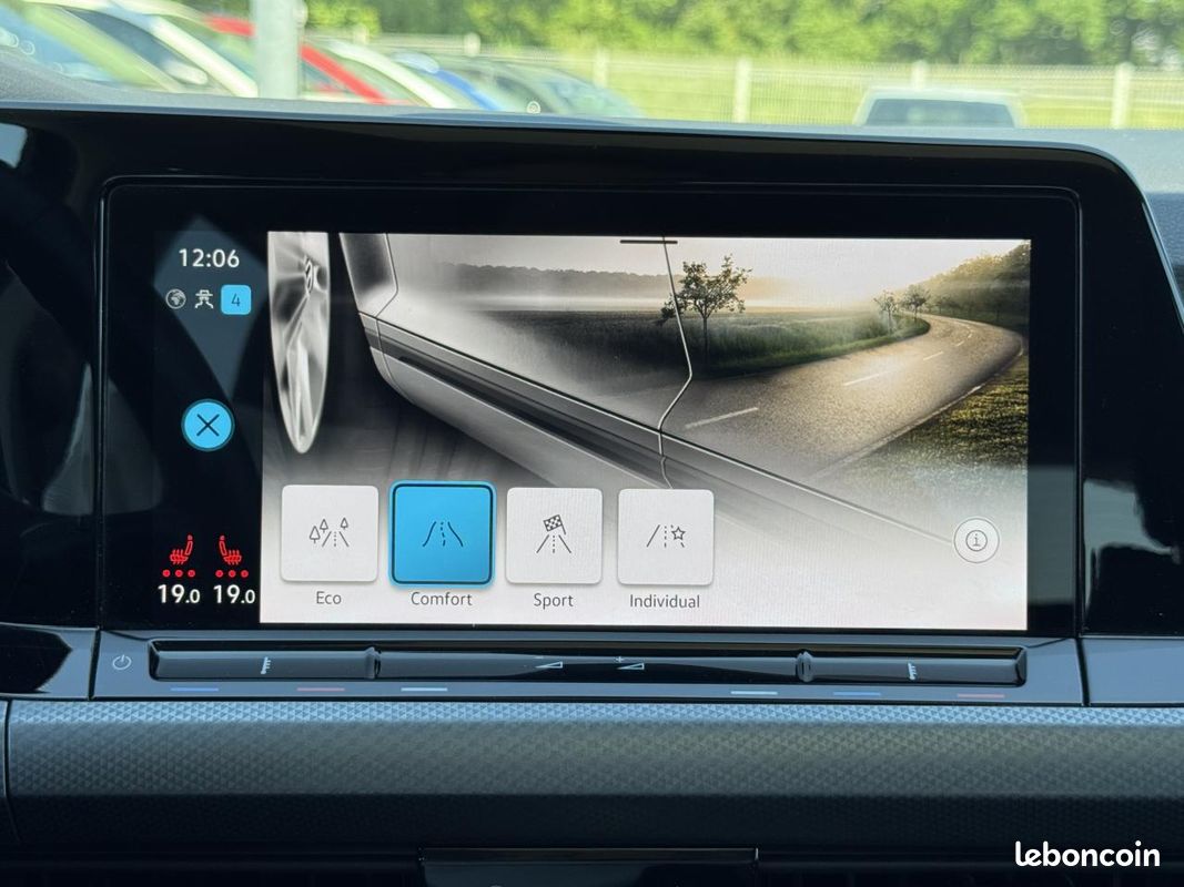 VOLKSWAGEN GOLF 8 VIII 2.0 TDI 116ch DSG 7 Active Pano Matrix Navi CarPlay Acc Siege Chauffant (image 16)