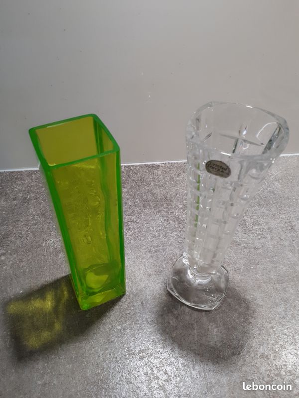 Vases (image 1)