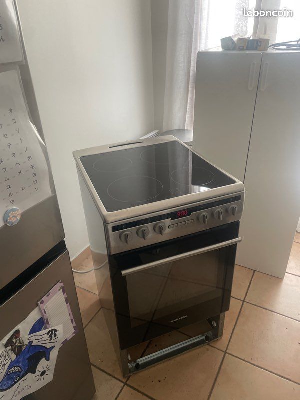 Cuisinière vitrocéramique Thomson TRMC51.4X 2200 W Noir et Argent (image 8)