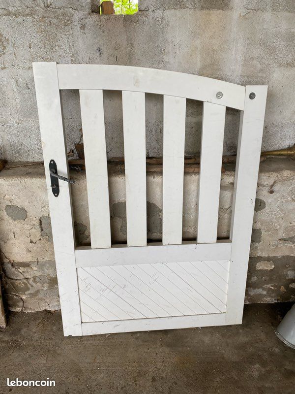 Portillon en PVC blanc largeur 1m, hauteur 1m29 à 1m39 (image 3)