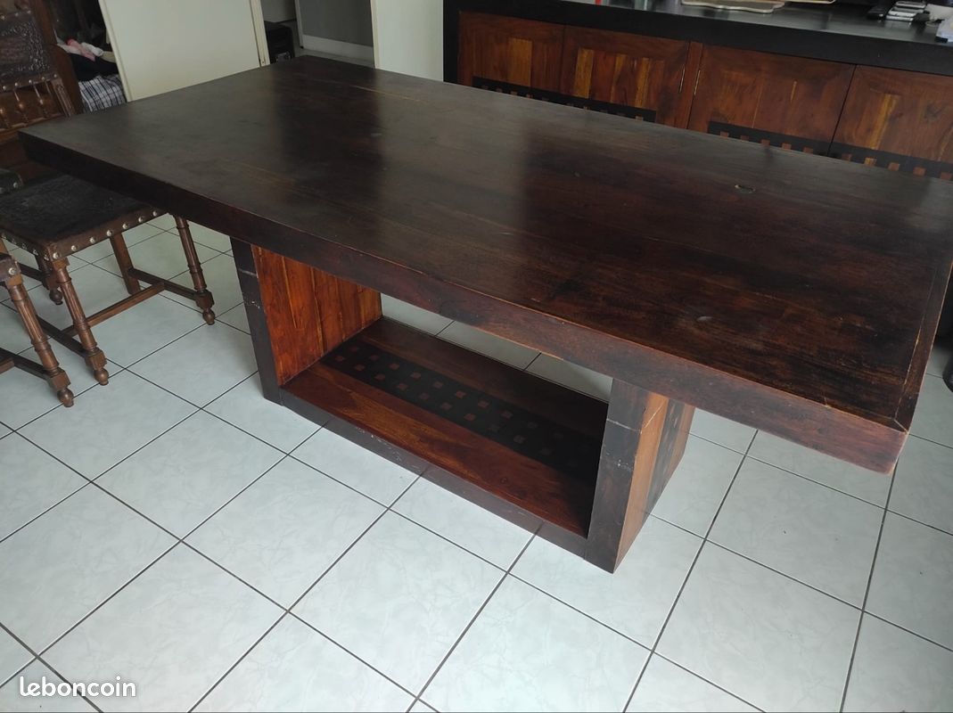 Grande table en bois massif marron (image 1)