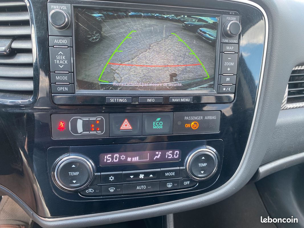 Outlander 2.2 DI-D 150ch Intense Navi 4WD * 7places* ATTELAGE (image 10)
