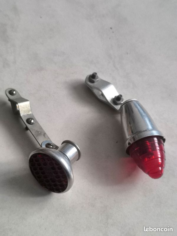 Feu arrière SON DC 6-12 Volts sur tige de selle
