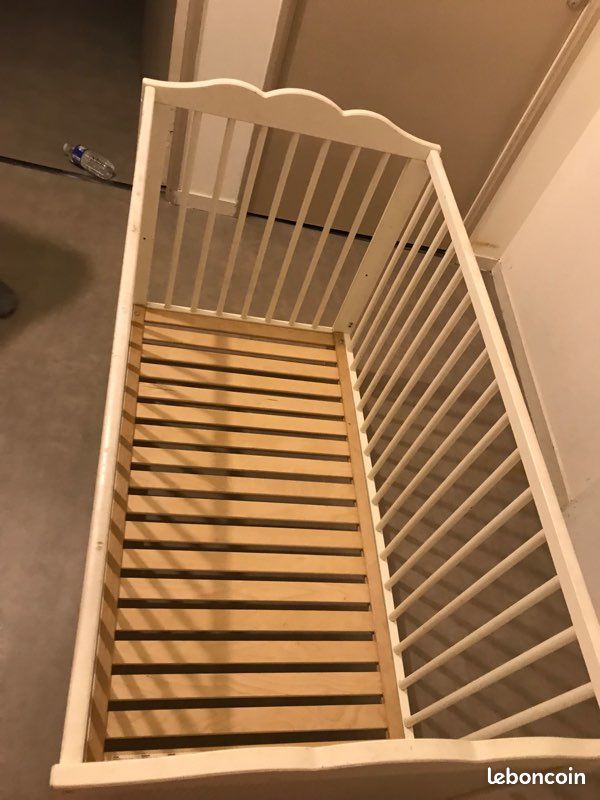 Lit de bébé (image 1)