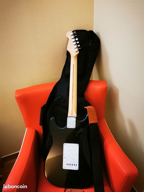 Fender stratocaster (image 1)