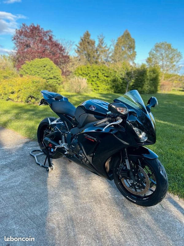 Cbr 1000 rr (image 2)