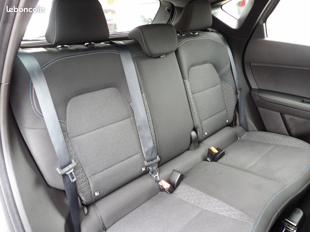 Renault CAPTUR II 1.6 E-TECH FULL HYBRID 145CH EVOLUTION (image 8)