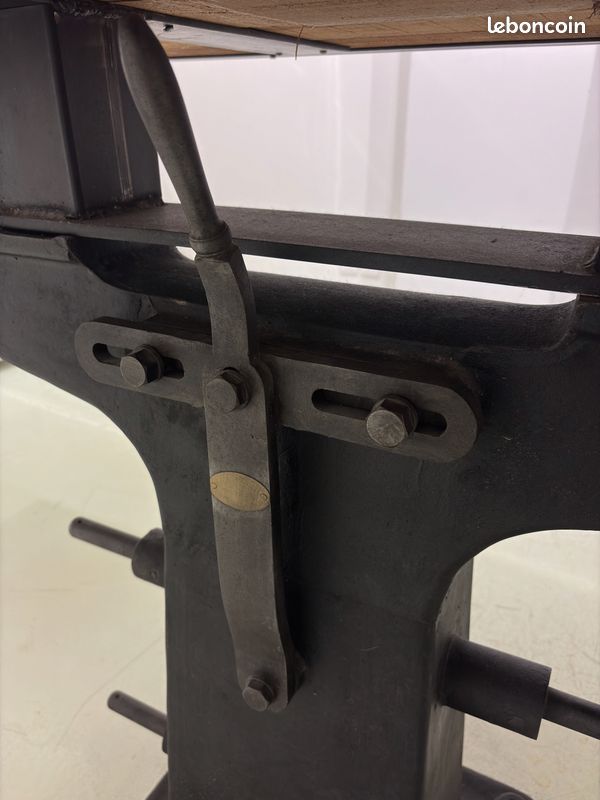 Table industrielle avec piétement en fonte (image 11)
