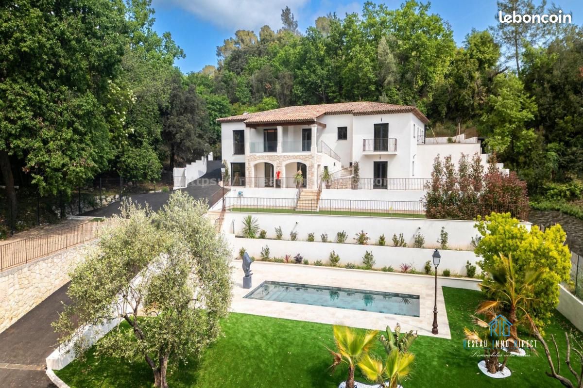 Maison 10 pièces 300 m² · à Roquefort-les-Pins · 300 m² · 1 990 000 €