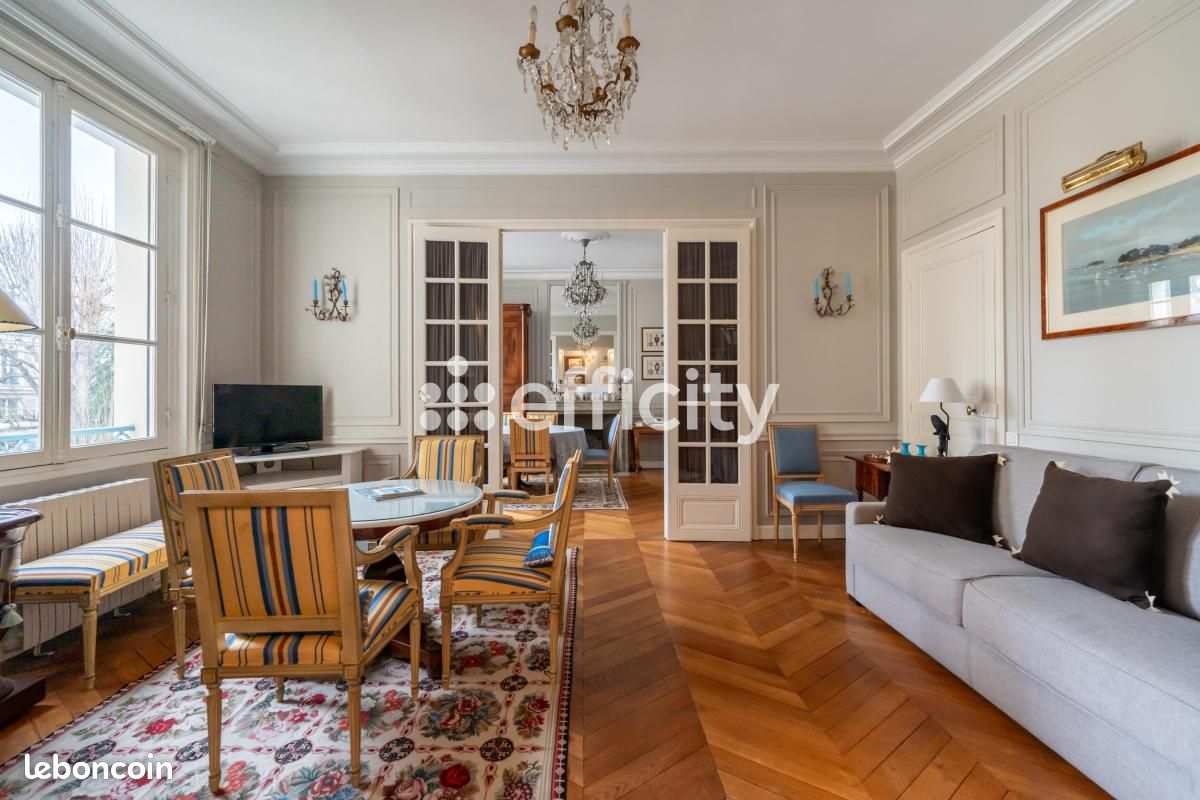Appartement 6 pièces 147 m² · à Versailles · 147 m² · 990 000 €