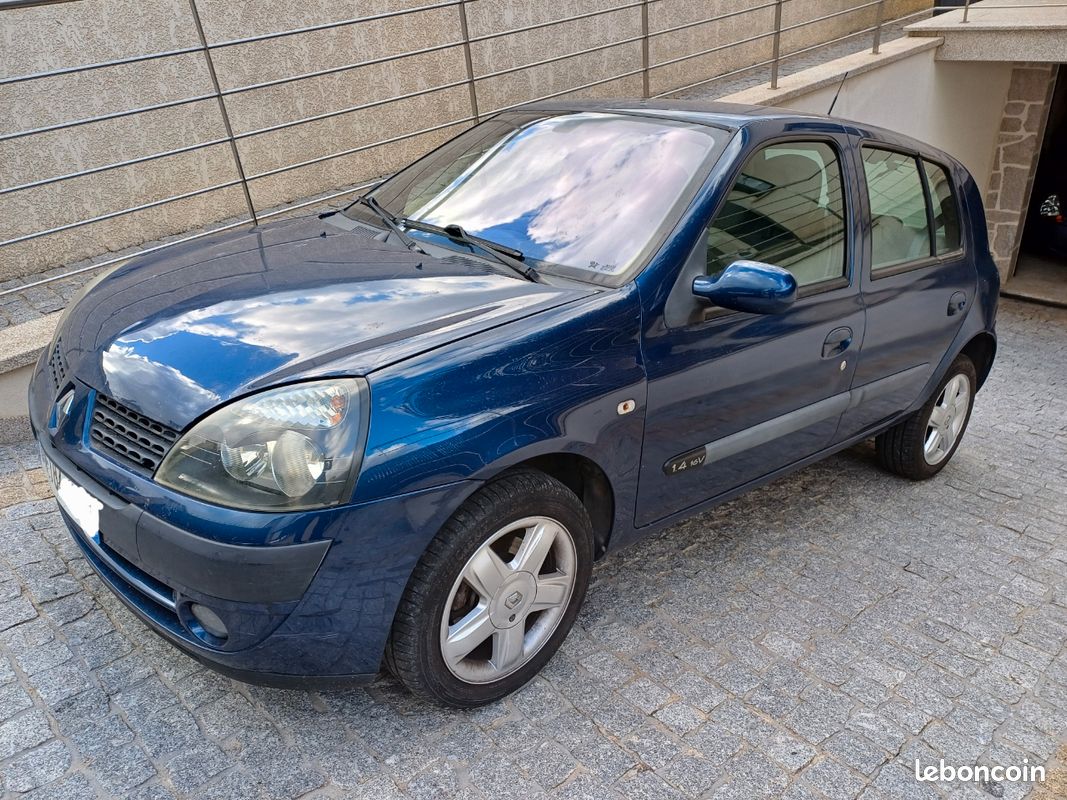 Clio 2 phase 2 2004 (image 1)