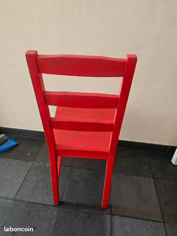 Table en verre et chaise (image 4)