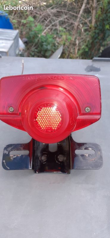 Support feu arrière Honda (image 1)