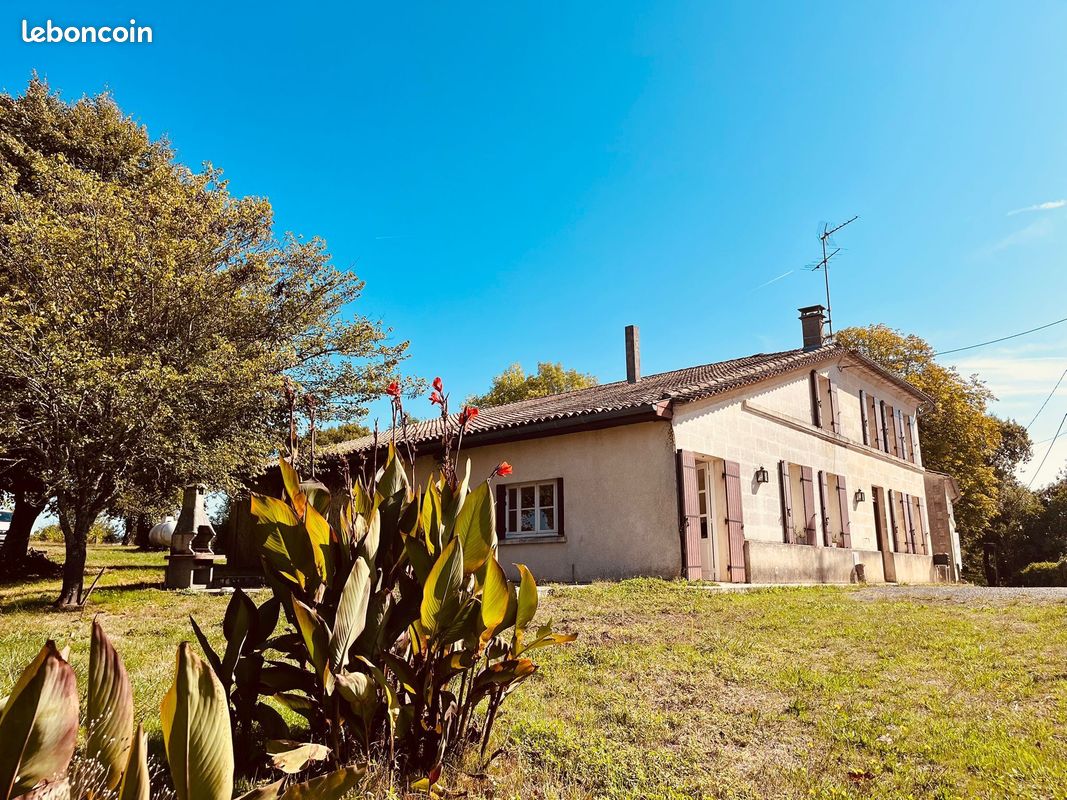 Maison 11 pièces 245 m² · à Guîtres · 245 m² · 155 000 €