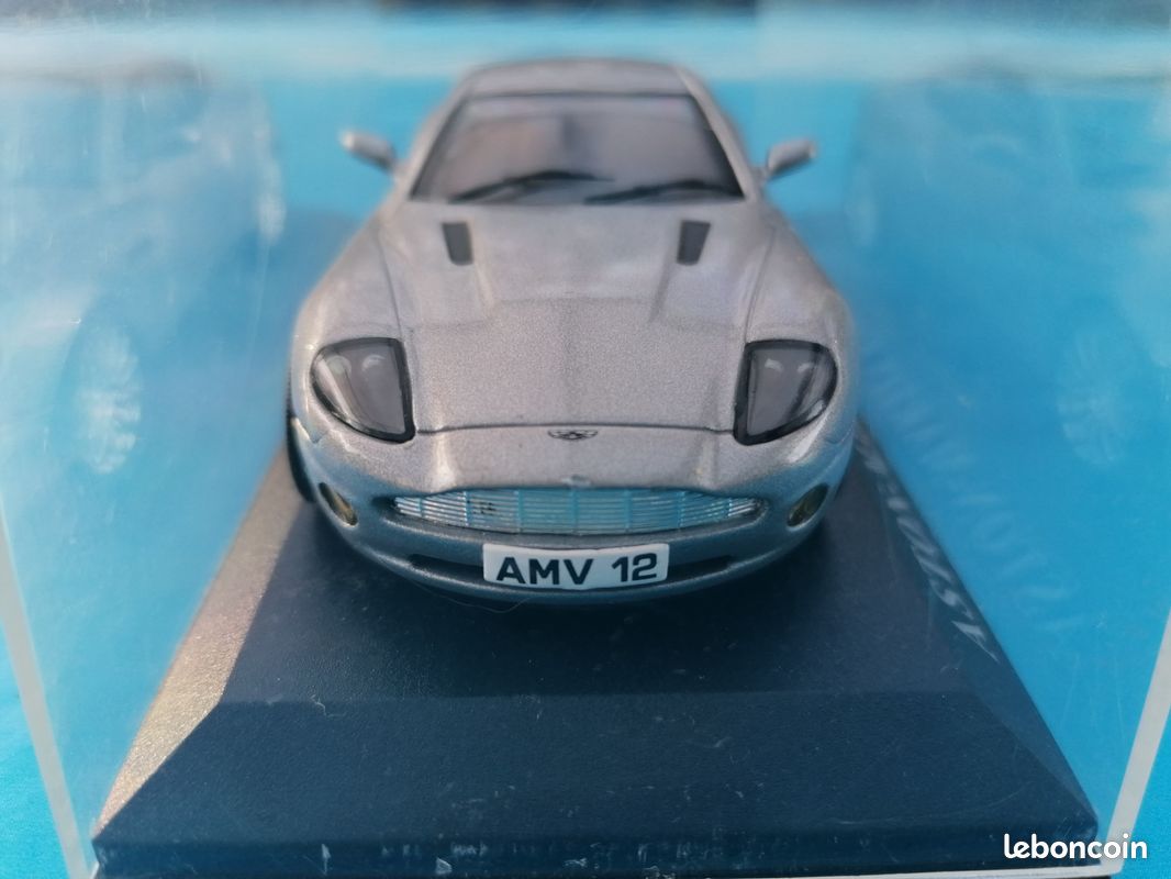 Miniature Aston Martin V12 Vanquish Argentée 1/43 Altaya Ixo Presse - Occasion En Très Bon état