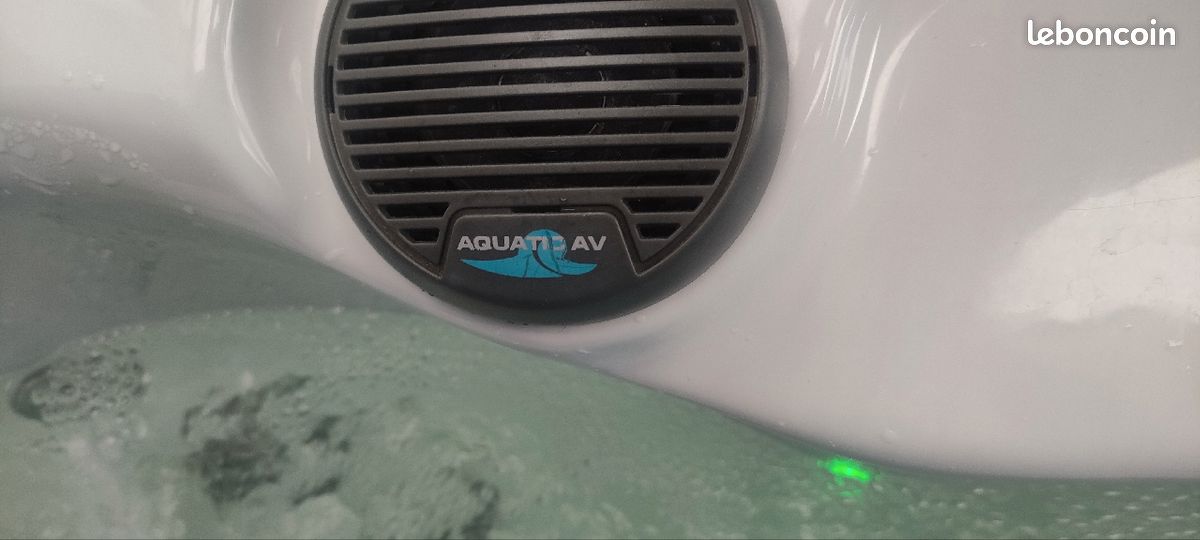 Spa jacuzzi (image 8)
