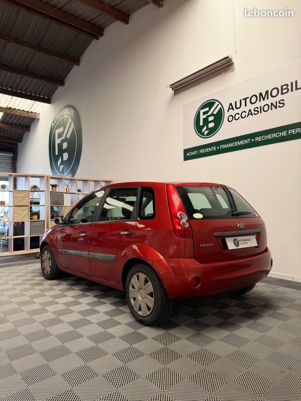 Ford Fiesta • 5 Portes • Essence • Climatisation (image 3)