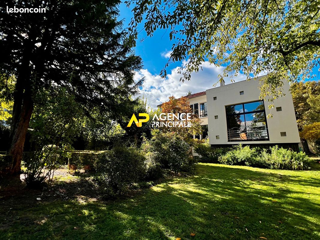 Maison 7 pièces 231 m² · à Argenteuil · 231 m² · 700 000 €
