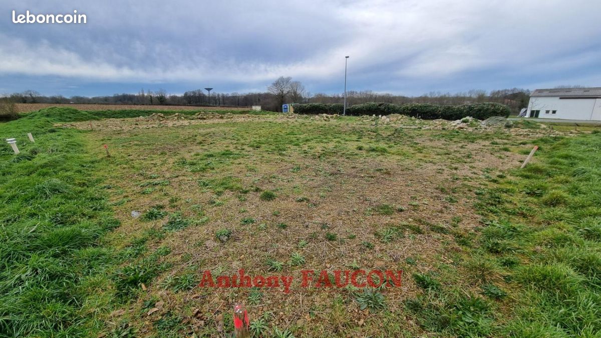 Terrain 2 176 m² Chateau Guibert · à Château-Guibert · 55 000 €