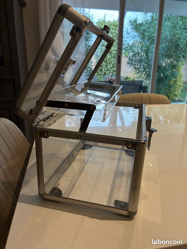 Malette transparente maquillage esthétique L’Oréal (image 2)