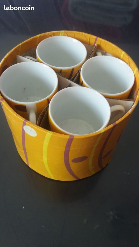 Tasses avec assiettes (image 2)