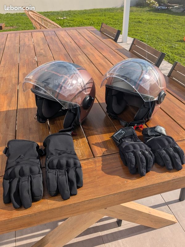 Lot de deux casques jet et gants très peu porté (image 1)