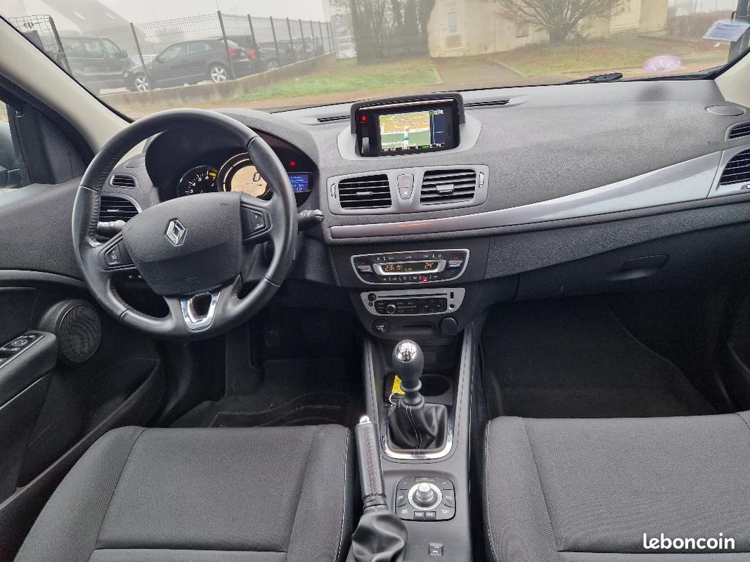 Renault Mégane III TCE 115 Energy Limited E6 (image 5)