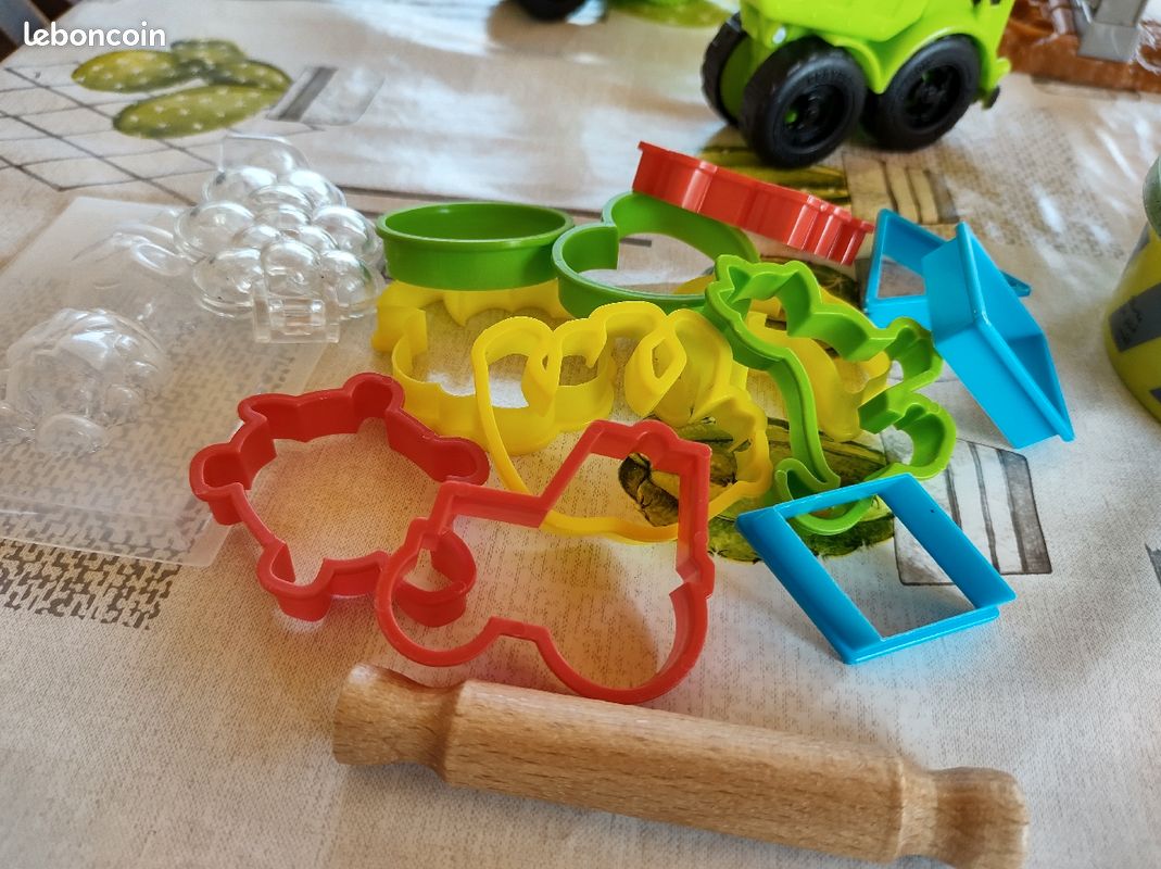 Lot pâtes à modelée Play-Doh et accessoires (image 4)