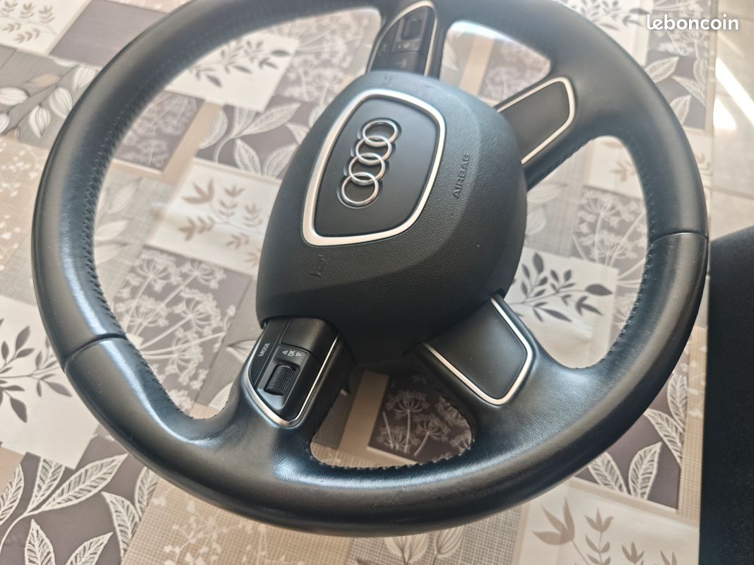 Volant + cache + commandes Audi en très bon état (image 2)