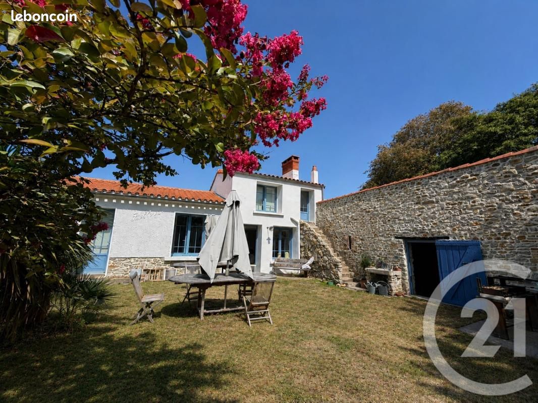 Maison 8 pièces 94 m² · à Le Bernard · 94 m² · 335 500 €