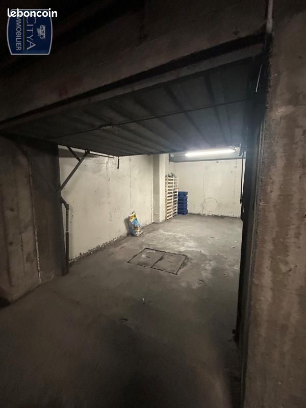 Parking Grenoble · 21 000 €
