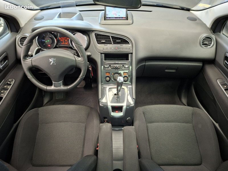 Peugeot 5008 1.6 hdi 112 ch Boite Auto Allure 7 places / GPS / toit pano / Radar AV et AR / (image 14)