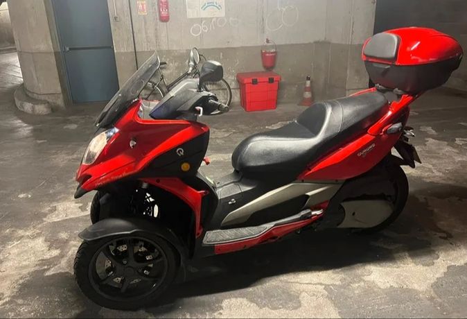 Location scooter 3 roues PIAGGIO MP3 500 - Darcos location motos