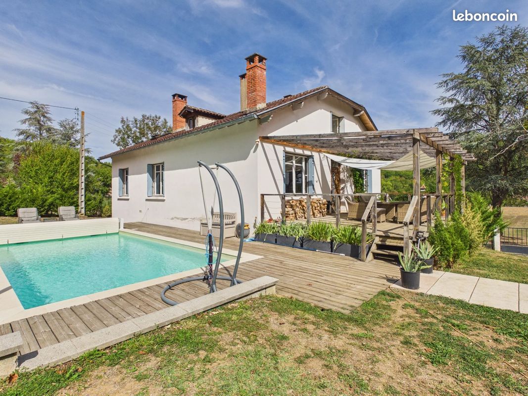 Maison 8 pièces 189 m² · à Saint-Antonin-Noble-Val · 189 m² · 318 000 €