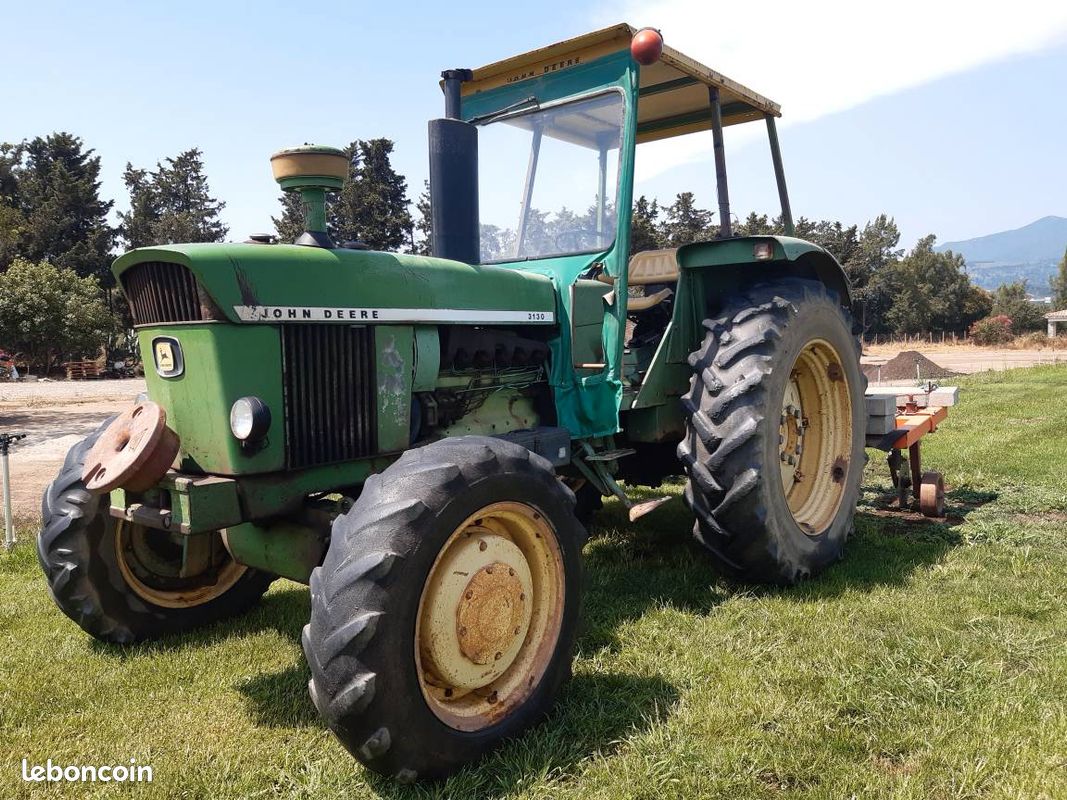 Tracteur John Deere 3130 (image 1)