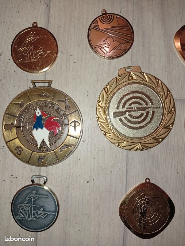 MEDAILLE SPORTIVE VINTAGE - THEME COURSE A PIED - A REPERTORIER ! 21