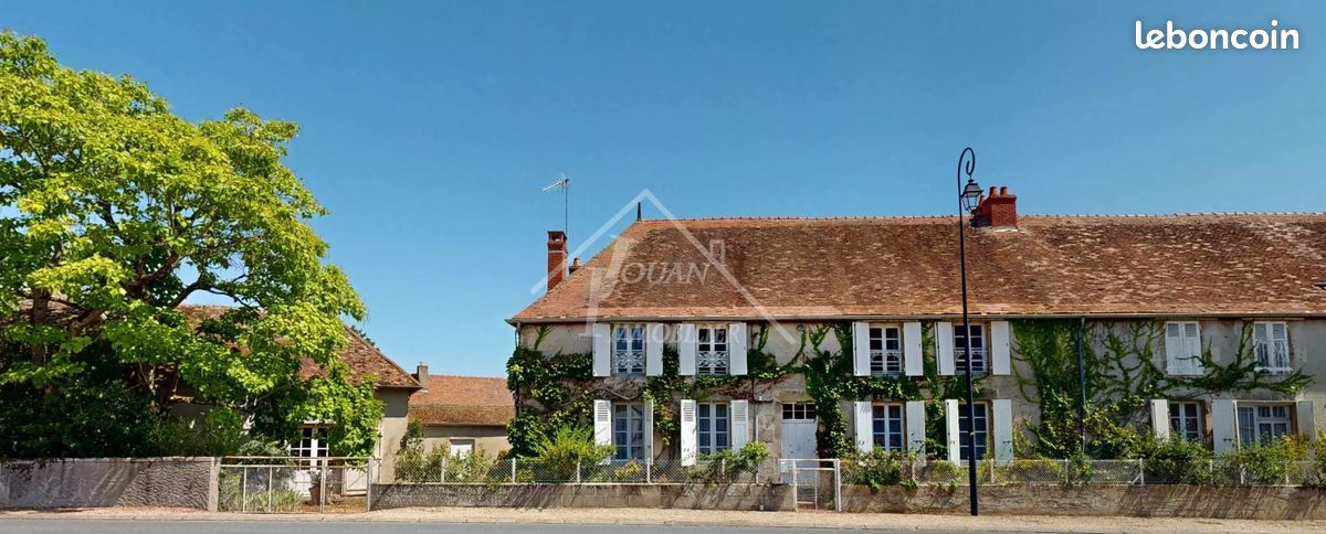 Maison 14 pièces 280 m² · à Saint-Hilaire · 280 m² · 99 000 €