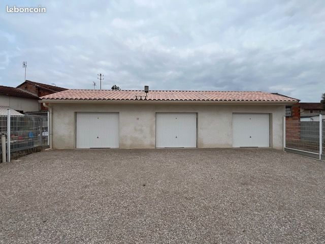Garage/box Caussade · 110 €/mois
