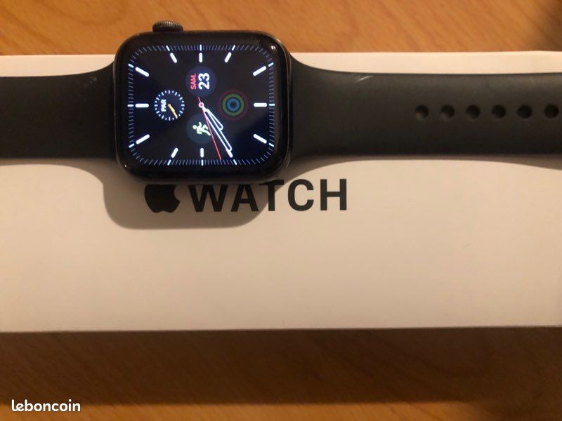 Apple Watch SE (image 1)