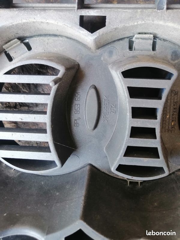 Calandre audi a3 8p phase 2 grande calandre bon etat (image 2)
