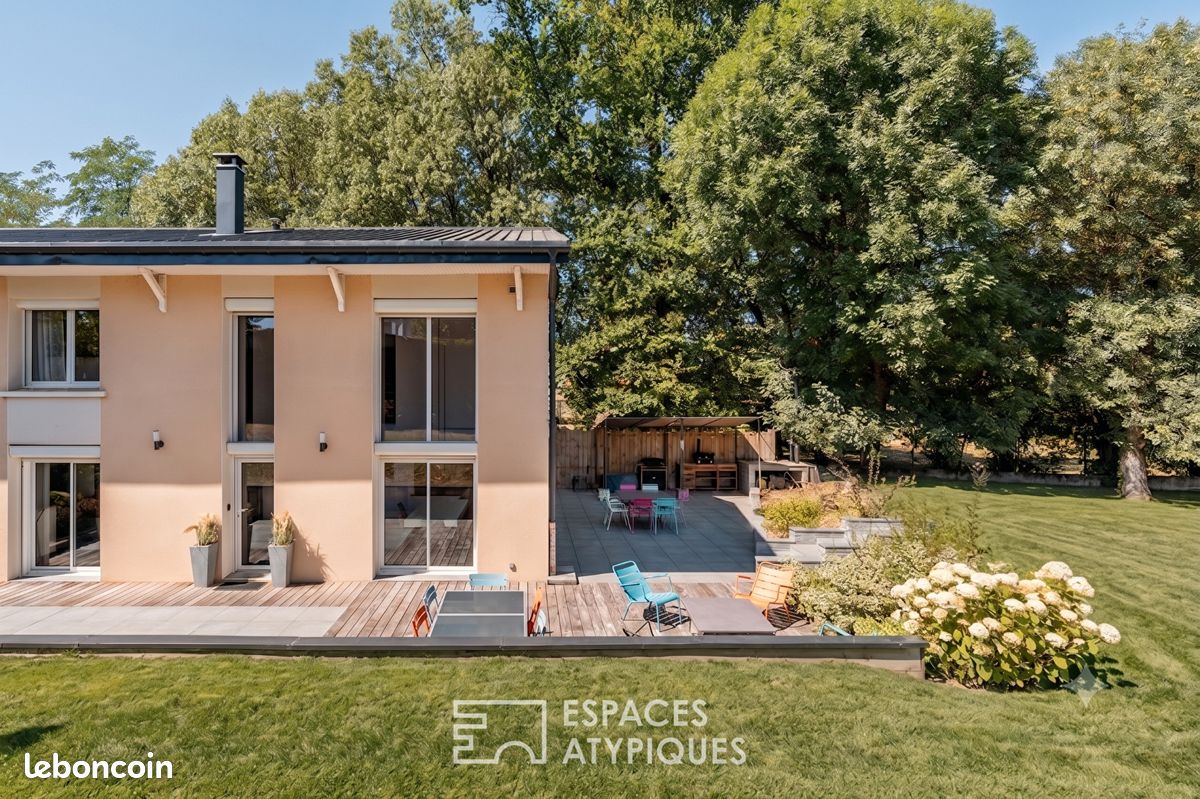 Maison 7 pièces 222 m² · à Saint-Didier-de-Formans · 222 m² · 549 000 €
