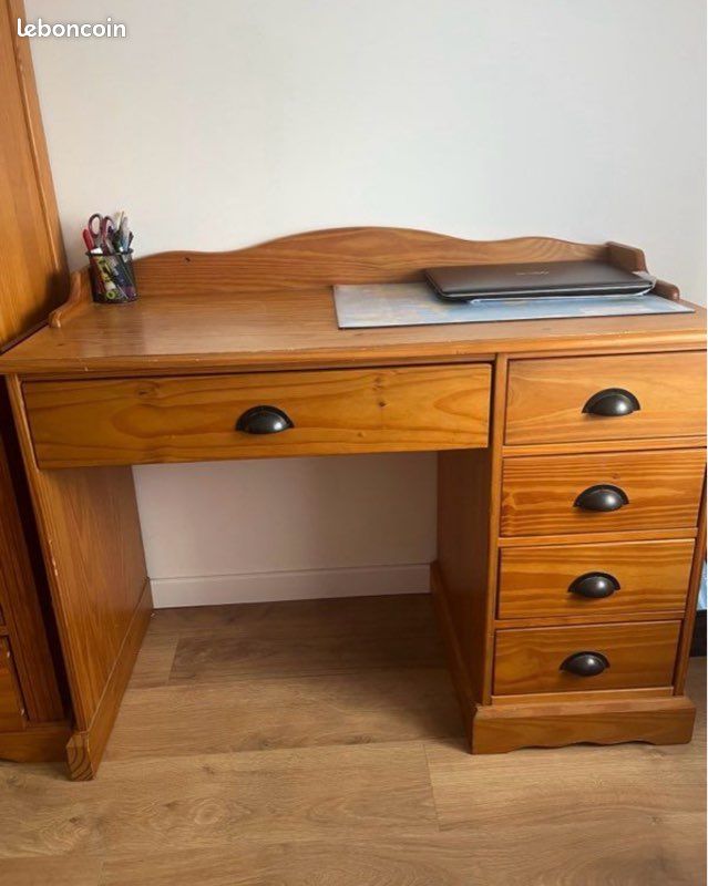 Bureau (image 1)