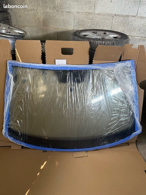 Pare brise Volkswagen sirocco (image 1)