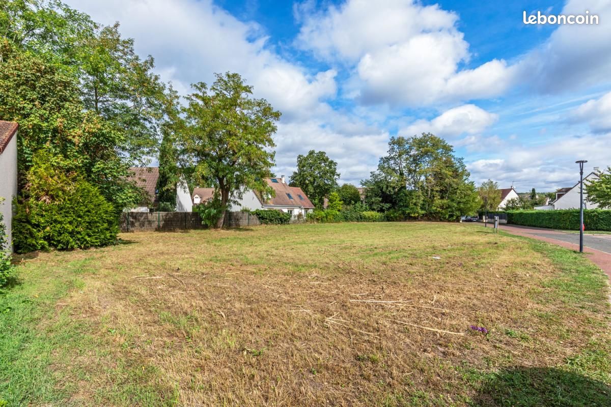 Terrain 1359 m² · à Verneuil-sur-Seine · 530 684 €