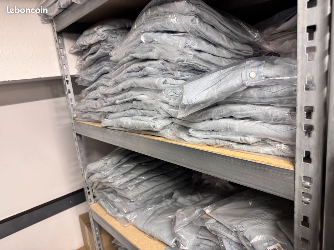 DÉSTOCKAGE MASSIF – Marques originales : Levi’s, Tommy Hilfiger, Hugo Boss, Calvin Klein, Vans, Converse, The North Face, Patagonia… (image 5)