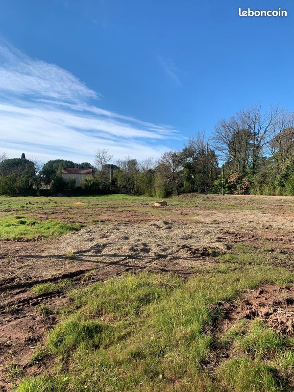 Terrain à bâtir de 697 m² à PUGET-SUR-ARGENS (83) · 280 000 €