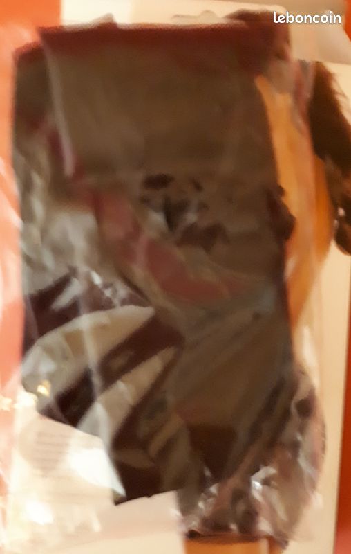 Je vends une jupe en wetlook neuve taille S (image 3)