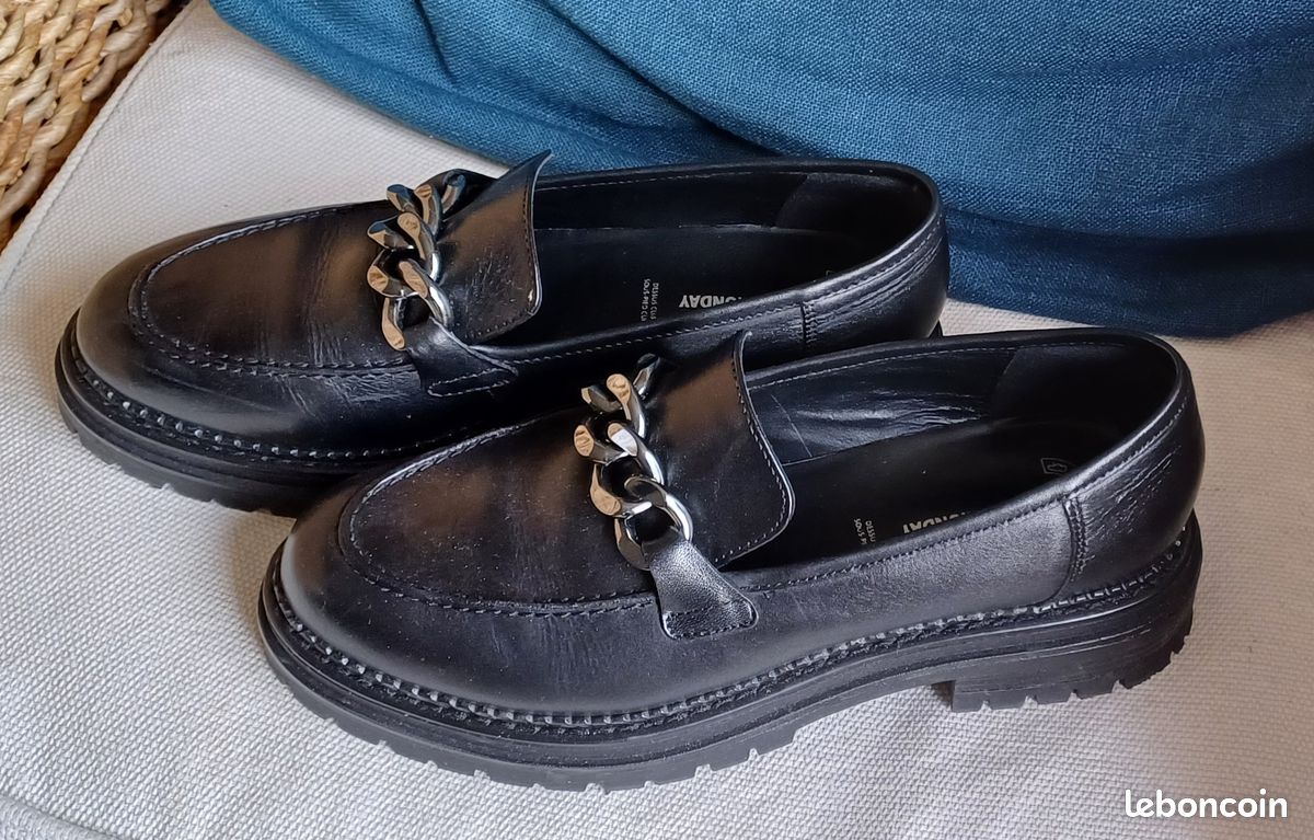 Mocassins Pointus ETRO Noirs Avec Détail Ivoire - Taille 40, Neuf Dans Boîte