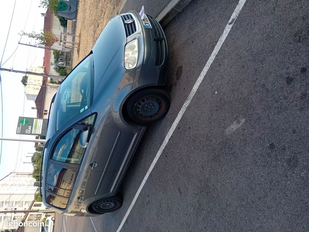 Touran année 2005 1,9tdi la 105chv (image 2)